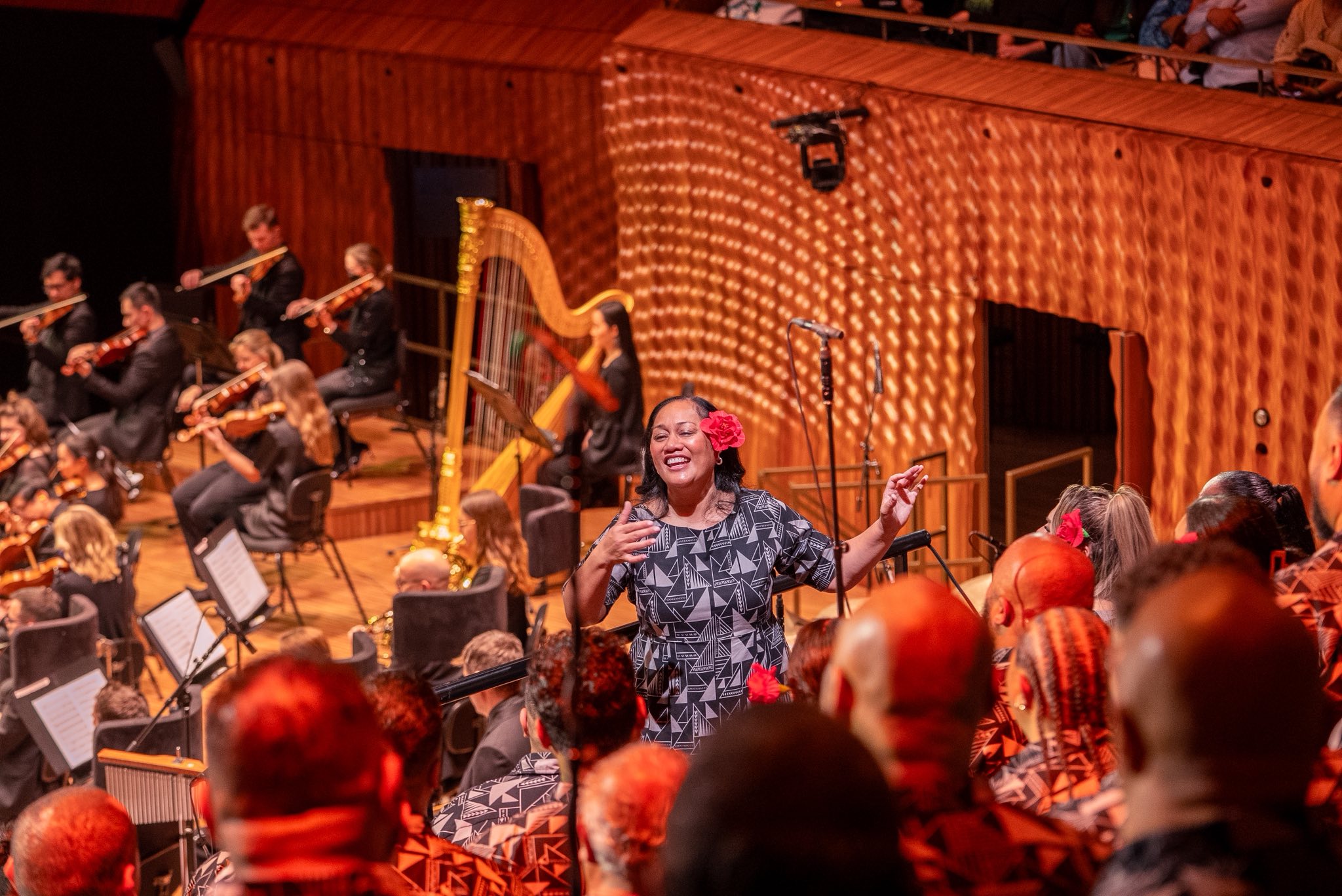 Helen   Tupai  &  Signature   Choir  In  Sydney   Opera   House